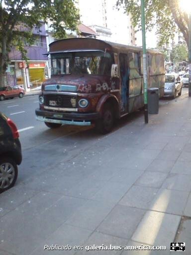 Mercedes-Benz LO 1114 - San Juan - Particular
B 2192353 - UPN 182
LO 1114 Modelo 1986/87 Carrozado por San Juan Furgon Verdulero Ubicado en Av Corrientes al 4500 Ciudad Autónoma de Buenos Aires 12/10/2014

http://galeria.bus-america.com/displayimage.php?pid=32369
http://galeria.bus-america.com/displayimage.php?pid=42253
Palabras clave: Furgon