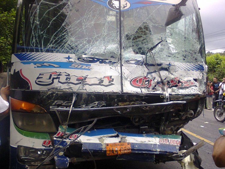 ACCIDENTE DE BUS ALOAG EN LA VÍA ALOAG-SANTO DOMINGO
Accidente de Aloag # 26 en el km. 17 de la vía Santo Domingo-Aloag.
Viernes 19 Abril 2013 15:30 horas
3 muertos
Palabras clave: Aloag 26