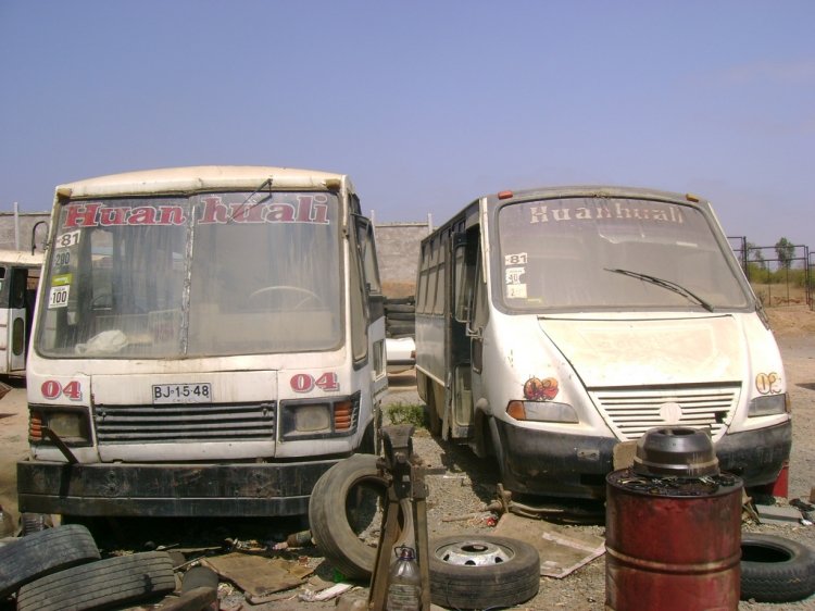 Mercedes-Benz - Buses Huanhuali  &  Isuzu - Buses Huanhuali
BJ1548 [1º]
Ambas maquinas dadas de baja por su dueño , La de la izquierda imitacion CAIO desconozco el carrocero , con motor 0352 y la del lado es una rareza , de la cual desconozco su carroceria , originalmente venia montada en chassis ISUZU, y luego le adaptaron el motor y caja de una Ford F700 y le pusieron el frontal de un Pucara 2000
[Datos de izquierda a derecha]
