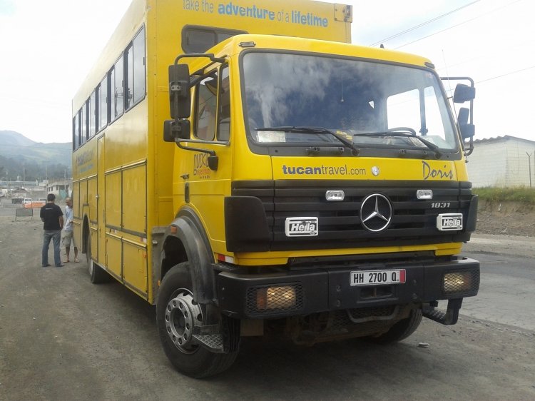 Mercedes-Benz Actros 1831 - Picosa (patentado en Alemania) - Tucan Travel Doris
HH  2700 Q
http://galeria.bus-america.com/displayimage.php?pid=25173

VEHICULO UTILIZADO POR TUCAN TRAVEL PARA VISITA A LA AMAZONIA ECUATORIANA SOLO EXTRANJEROS Y LO MEJOR DE TODO QUE ES PICOSA DE AMBATO EL HABITACULO DE PASAJEROS 
Palabras clave: MERCEDES BENZ 1831 PICOSA