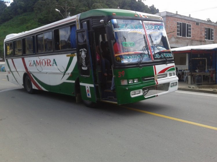MERCEDES-BENZ OF 1620 - BUSSCAR (en Ecuador) - Zamora
MERCEDES BENZ OF1620 BUSSCAR
Palabras clave: MERCEDES BENZ OF1620 