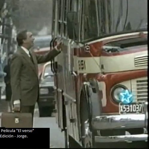 Mercedes-Benz LO 1114 - Ottaviano - T.A.R.S.A.
X 531037
Interno 351
Siempre hablamos de colectivos pero no tanto de sus personajes como por ejemplo:
Los vendedores ambulantes.
Patente de Córdoba
Imagen extraída de la película "El Verso" 
Palabras clave: Mercedes Benz 1114 Ottavianno