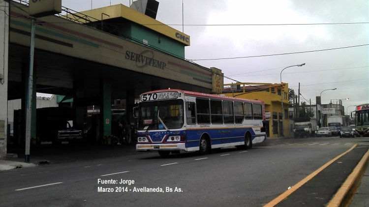 El Detalle OA 101 - El Detalle - Tomás Guido
Línea 570 - Interno 150.
Cotidiano
Los que siguen funcionando en el marco de la nueva gerencia conservan el interno y, la mayoría, su color original.
Palabras clave: El Detalle - OA101 - Tomas Guido