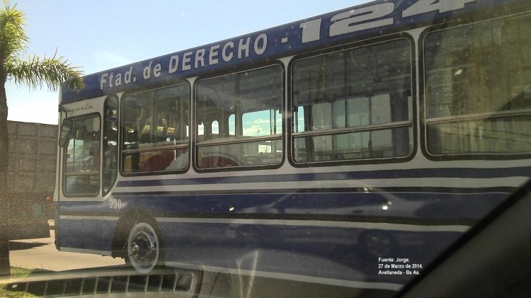 Mercedes-Benz OH 1718 L - Ugarte - ¿San Expedito?
IYX 658
Línea 124 - Interno 230
Sorprendido - Camino al futuro
Al mediodía poco antes de subir a los "siete puentes" en Avellaneda me sorprendí con esta aparición. 
La futura prestataria de la linea 124 en la Ciudad Autónoma de Bs As.
La calidad es pobre dado el imprevisto

http://galeria.bus-america.com/displayimage.php?pid=30723
Palabras clave: Mercedes Benz Ugarte 124