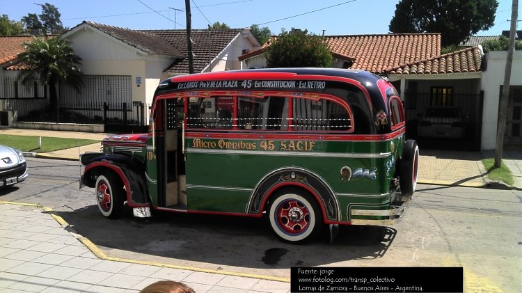 Chevrolet (G.M.C.) - La Unión Industrial - M.O. 45
C 512161 - VVB 267
En la puerta de la Iglesia dedicada a Ntra. Sra del Carmen en Lomas de Zamora, este conocido y simpático Chevrolet de M.O. 45 S.A. espera a mi amigo Manuel y flamante esposa 

Una hermosa luz de sol resalta a esta obra maestra.

http://galeria.bus-america.com/displayimage.php?pid=32057
Palabras clave: chevrolet