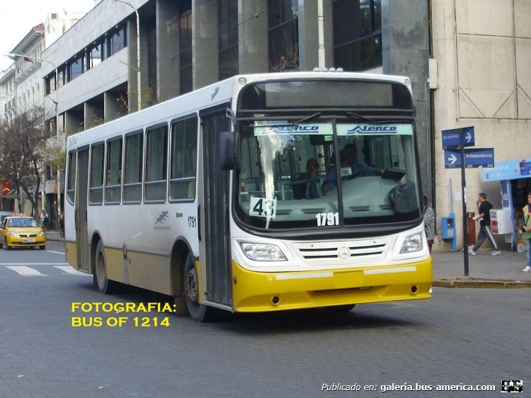 Mercedes-Benz OF 1418 - Italbus - Autobuses Santa Fé 
Línea 43 - Interno 1791 
Del grupo Autobuses Santa Fé. Subo este Italbus que practicamente lo único que escapa a la tropa de Metalpar Tronador de ERSA que invade la Ciudad de Córdoba en el servicio urbano.
Palabras clave: Grupo Autobuses Santa Fe Coche 1791 Mercedes Benz OF 1722 Italbus Bello