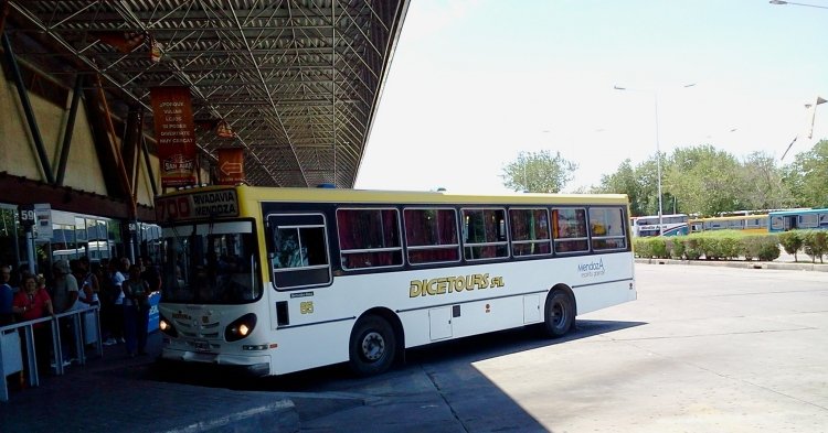 Mercedes-Benz OF 1418 - La Favorita - DICETOURS S.R.L.
Interno 65
Foto: Sebastián Gutiérrez
Palabras clave: mercedes benz mendoza dicetours