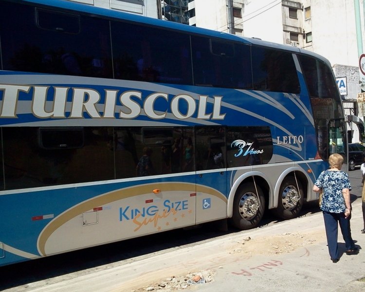 Scania - Marcopolo Paradiso - TURISCOLL (Brasil)
Vista de perfil de ómnibus brasileño que encontré en Buenos Aires

Foto: Sebastián Gutiérrez

http://galeria.bus-america.com/displayimage.php?pid=30522

Palabras clave: scania marcopolo paradiso 18000 turiscoll brasil
