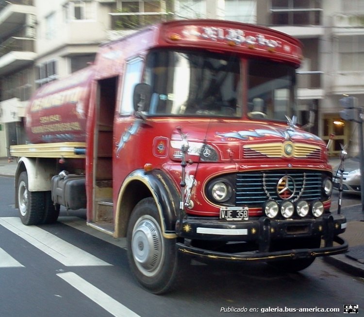 Mercedes-Benz LO 1114 - Suyai - La Madrugada de Moretto
B 2013836 - VJE 358
http://galeria.bus-america.com/displayimage.php?pid=36725

"El Beto"
Ómnibus reformado a camión atmosférico

Foto: Sebastián Gutiérrez
Palabras clave: Mercedes Benz El Detalle