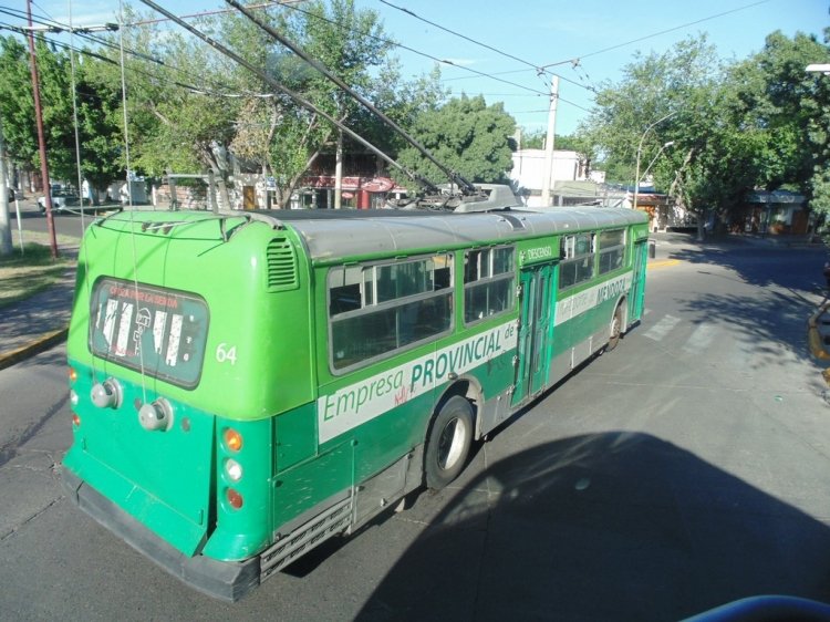 Trolebús New Flyer E901A (en Argentina) - E.P.T.M. S.E.
Uno de los troles de Mendoza visto desde atrás.
Interno 64
Foto: Sebastián Gutiérrez
Palabras clave: trolebus new flyer mendoza EPTM