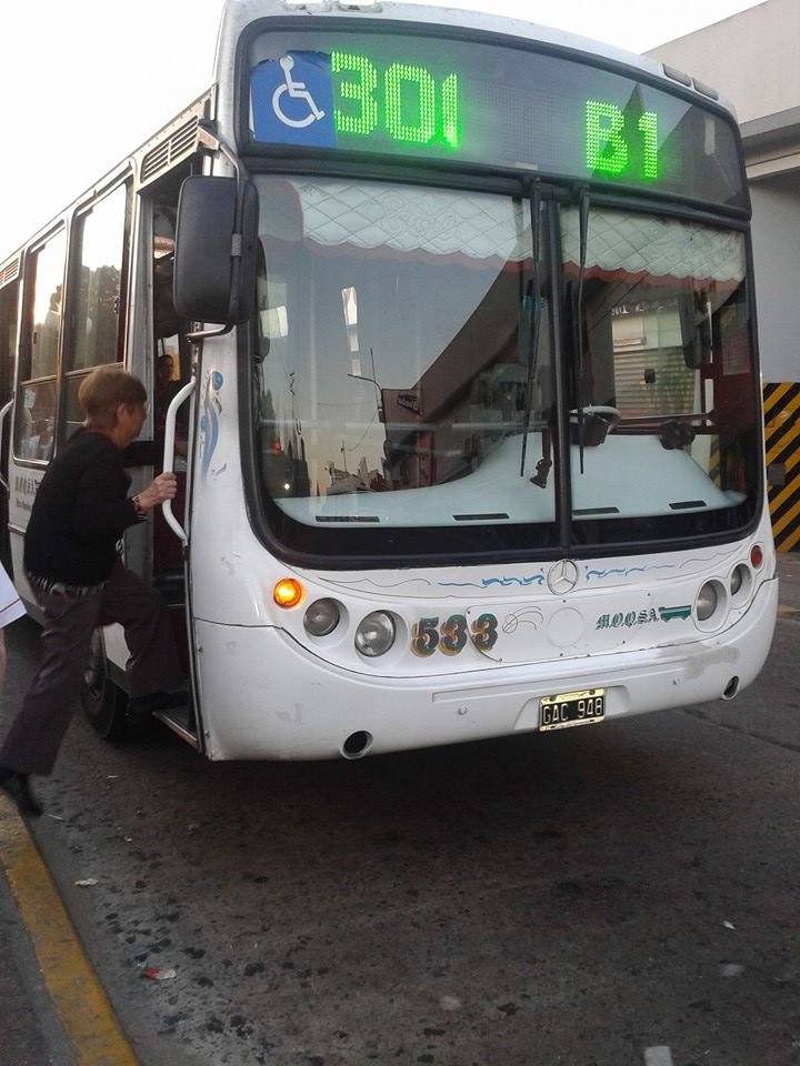 Mercedes-Benz OH 1315 L - Metalpar - M.O.Q.S.A.
GAC 948
Línea 300 - Interno 533

http://galeria.bus-america.com/displayimage.php?pos=-28181
Palabras clave: linea 300 MOQSA micro omnibus quilmes 