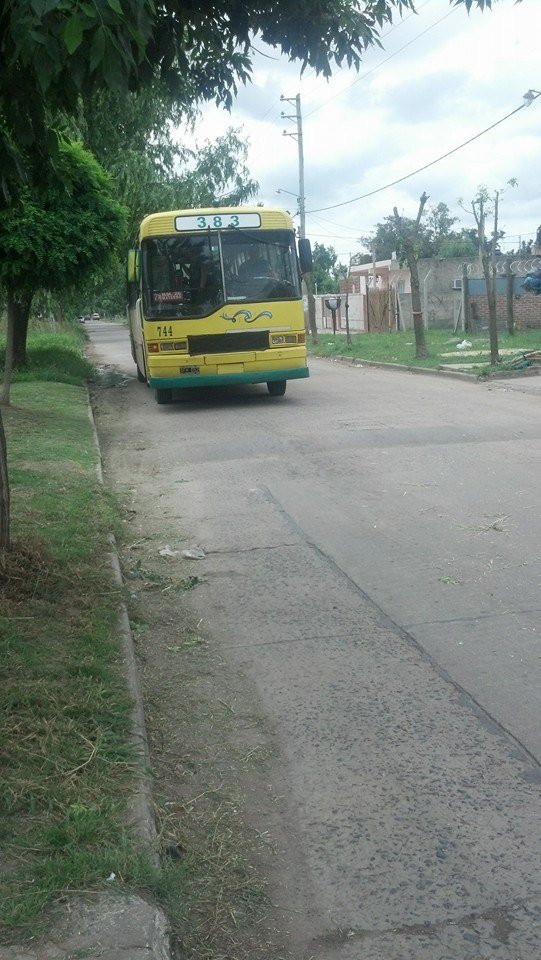 Mercedes-Benz OHL 1420 - ALASA - Línea 383
Línea 383 - Interno 744
Palabras clave: linea 383 el nuevo halcon s.a.t 
