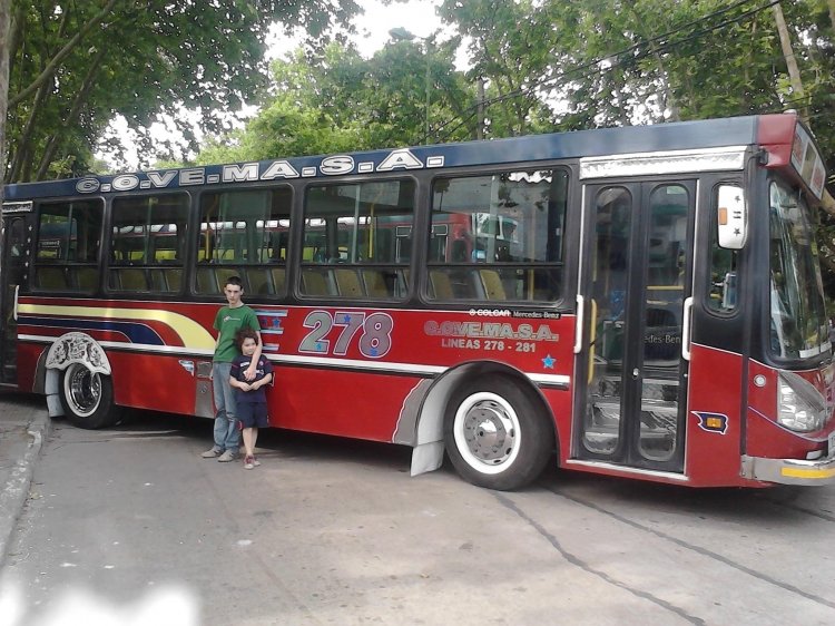 Mercedes-Benz OF 1418 - Bi-Met - C.O.VE.MA.S.A. 
EN UNA EXPOSICIÓN EN FLORENCIO VARELA, REALIZADA EN EL AÑO 2012. 
LOS QUE APARECEN EN LA FOTO, SOY EL MAYOR Y MI HERMANO MENOR LEANDRO

http://galeria.bus-america.com/displayimage.php?pos=-27575
Palabras clave: linea 278 C.O.VE.MA.SA INTERNO 72