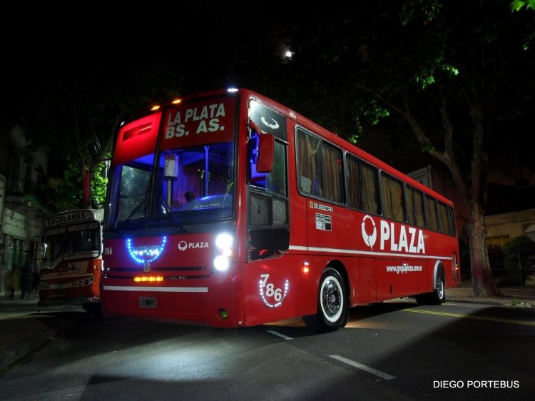 Volvo - Busscar (en Argentina) - PLAZA 
FHE 110
Línea 129 - Interno 786

http://galeria.bus-america.com/displayimage.php?pos=-28528
Palabras clave: BUSSCAR