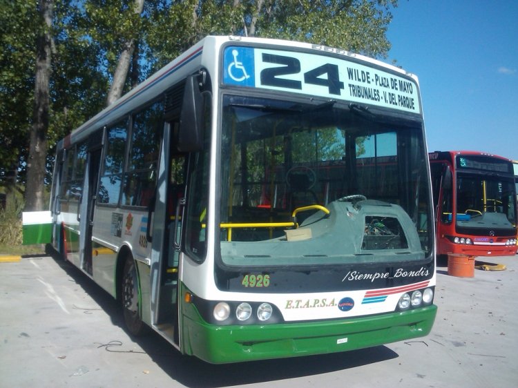 Agrale MT 15.0 LE - Nuovobus PH 0031 - ETAPSA
MCB 142 (patente recibida con posterioridad)
[url=https://bus-america.com/galeria/displayimage.php?pid=46984]https://bus-america.com/galeria/displayimage.php?pid=46984[/url]
[url=https://bus-america.com/galeria/displayimage.php?pid=64580]https://bus-america.com/galeria/displayimage.php?pid=64580[/url]
[url=https://bus-america.com/galeria/displayimage.php?pid=64581]https://bus-america.com/galeria/displayimage.php?pid=64581[/url]

Línea 24 (Buenos Aires) - Interno 4926

Uno de los varios NB que tiene la 24.
Estos fueron los primeros MT 15 sin tener el asiento del costado.
Palabras clave: ETAPSA Nuovobus