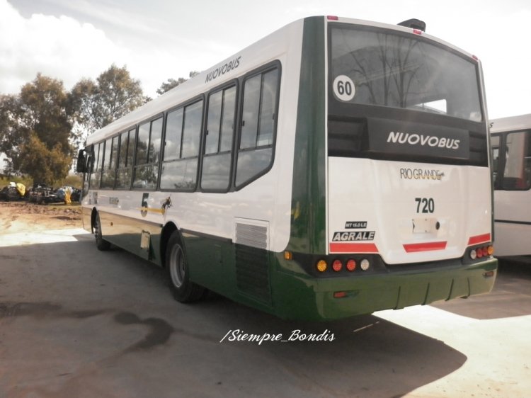 Agrale MT 15.0 LE - Nuovobus - Río Grande
Línea 5 - Interno 720
Según se dice,estos son los últimos super bajos con el viejo diseño.
Palabras clave: Nuovobus Rio Grande