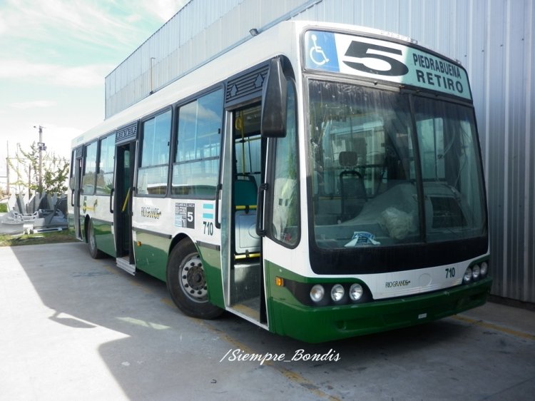 Agrale MT 15 - Nuovobus - Río Grande
En esta imagen vemos uno de los 20 Nuovobus Agrale que DOTA S.A. 
incorporará a la 5. Cabe destacar que estos coches son preparados 
para colocarle A/A y seguramente deben estar ahora en Climabuss 
esperando su instalación.
Palabras clave: Nuovobus Rio Grande