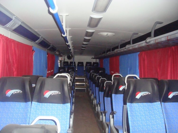 Volvo - Comil (en Argentina) - T. A. La Plata
Línea 338 - Interno 162
Vista interior

http://galeria.bus-america.com/displayimage.php?pid=29201
http://galeria.bus-america.com/displayimage.php?pid=29203
Palabras clave: Comil