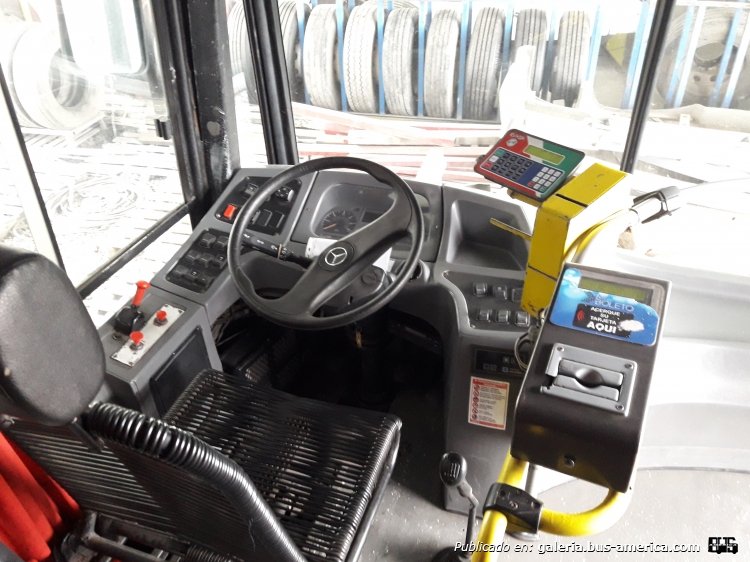 Mercedes-Benz OH1518 - Nuovobus - E.V.H.S.A.
IYG256
Foto 1: [url=https://bus-america.com/galeria/displayimage.php?pid=49400]https://bus-america.com/galeria/displayimage.php?pid=49400[/url]
Foto 2: [url=https://bus-america.com/galeria/displayimage.php?pid=49396]https://bus-america.com/galeria/displayimage.php?pid=49396[/url]
Foto 3: [url=https://bus-america.com/galeria/displayimage.php?pid=49395]https://bus-america.com/galeria/displayimage.php?pid=49395[/url]
Foto 4: [url=https://bus-america.com/galeria/displayimage.php?pid=49394]https://bus-america.com/galeria/displayimage.php?pid=49394[/url]
Foto 5 Interior: [url=https://bus-america.com/galeria/displayimage.php?pid=49403]https://bus-america.com/galeria/displayimage.php?pid=49403[/url]
Foto 6 Interior: [url=https://bus-america.com/galeria/displayimage.php?pid=49402]https://bus-america.com/galeria/displayimage.php?pid=49402[/url]
Foto 7 Interior: (foto actual)
Foto 8 Interior: [url=https://bus-america.com/galeria/displayimage.php?pid=49393]https://bus-america.com/galeria/displayimage.php?pid=49393[/url]
Como les había comentado antes, los otros 2 OH1518 con carrocería Nuovobus de Vercelli. Puerta de 4 hojas adelante y de 2 hojas atrás. Aire acondicionado y asientos mullidos de pana (Fijos). Como Curiosidad, el interno 60, tiene el vidrio separador detrás del chofer de un Ottaviano (Foto 5).
Palabras clave: Mercedes-Benz OH1518 Nuovobus interurbano EVHSA EVH E.V.H. E.V.H.S.A.