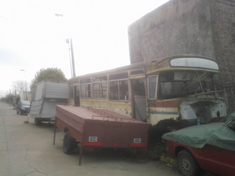 Mercedes-Benz LO 1114 - Alcorta - Particular
Mercedes-Benz LO 1114 carrozado por Alcorta, posible ex Güemes

http://galeria.bus-america.com/displayimage.php?pid=29225
Palabras clave: GÜEMES 1114 suyai colectivo