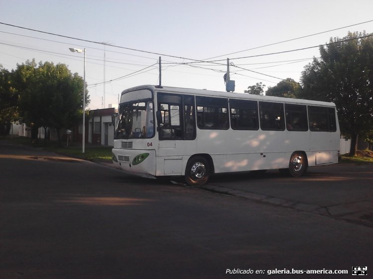 Mercedes-Benz OF 1214 - ALA (Prima) - Particular
Parece que reune caracteristicas de varias carrocerias, pero no es ninguna en particular al parecer
s/n patente

http://galeria.bus-america.com/displayimage.php?pid=33807
Palabras clave: Mercedes-Benz OF1214 carroceria