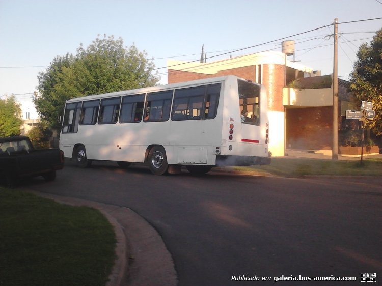 Mercedes-Benz  OF 1214 - ALA (PriMa) - Particular
Parece que reune caracteristicas de varias carrocerias, pero no es ninguna en particular al parecer
s/n patente

http://galeria.bus-america.com/displayimage.php?pid=33805
Palabras clave: Mercedes-Benz OF1214 carroceria