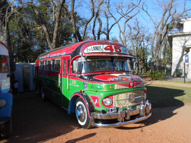 Mercedes-Benz LO 1112 - La Favorita - M.O. 45
UJR 554
Línea 45 - Interno 39

http://galeria.bus-america.com/displayimage.php?pos=-26686
http://galeria.bus-america.com/displayimage.php?pos=-28018
http://galeria.bus-america.com/displayimage.php?pos=-28019
http://galeria.bus-america.com/displayimage.php?pos=-28020
http://galeria.bus-america.com/displayimage.php?pos=-28538
http://galeria.bus-america.com/displayimage.php?pid=38153
