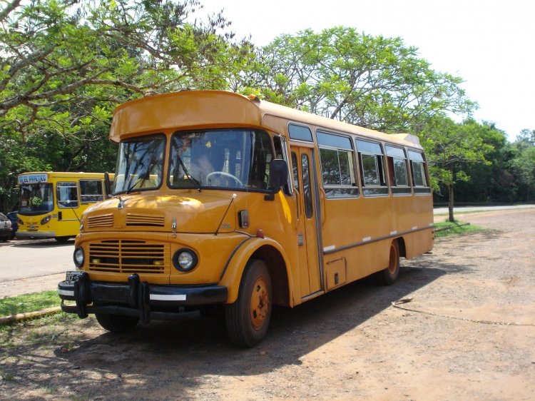 Mercedes-Benz LO 1114 - Fram
C 1152478 - RCF 554
Servicio local Iguazú

http://galeria.bus-america.com/displayimage.php?pid=14870
