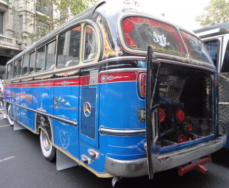Mercedes-Benz O-321 H (en Argentina) - M.O.G.S.M.
B 2160617 - VFX 312
Línea 7 (luego 707) - Interno 12
Vista trasera

http://galeria.bus-america.com/displayimage.php?pid=31528
http://galeria.bus-america.com/displayimage.php?pid=31535
http://galeria.bus-america.com/displayimage.php?pid=38082
