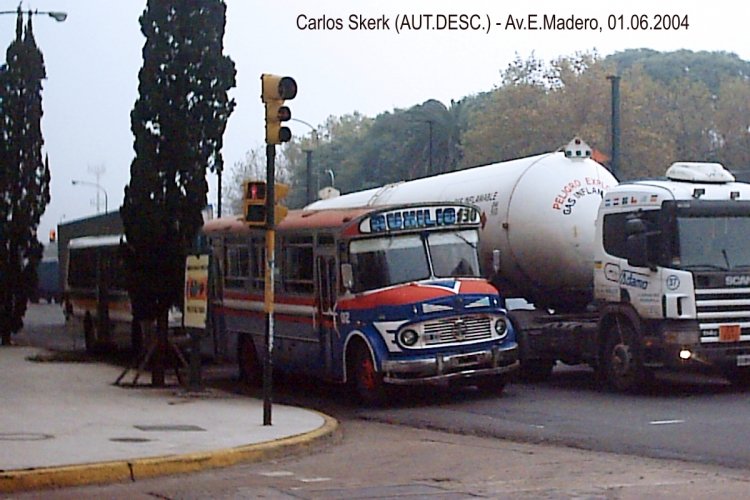Mercedes-Benz LO 1114 - El Diseño - T.A.B.A.
Línea 130 T.A.B.A. Auxilio 02
Este coche, si no estoy equivocado, era el interno 12 cuando estaba en servicio, y antes de la renumeración el 112. 
Estaba detonadísimo, con enormes goteras en el interior.

Palabras clave: TABA 130