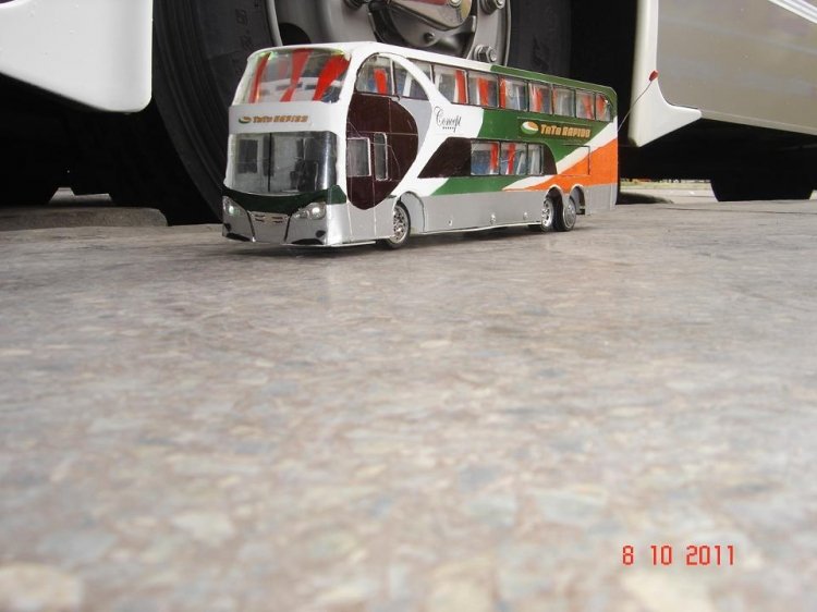 NICCOLÓ ISIDRO A ESCALA
Ómnibus a escala a Radio Control escala 1:24 aprox., interior, luces a leds.
Palabras clave: Niccolo Isidro