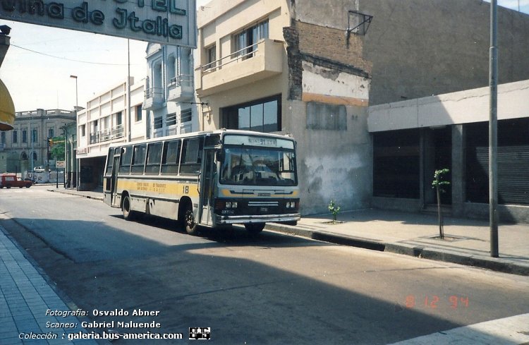 El Detalle OA 101 - San Alfonso
A.075140
[url=https://bus-america.com/galeria/displayimage.php?pid=68682]https://bus-america.com/galeria/displayimage.php?pid=68682[/url]

Línea 91 (Córdoba), interno 18

Fotógrafo: Osvaldo "Ruso" Abner
Extraído de bolsa de fotografías del Coleclub
Scaneo: Gabriel Maluende
Colección: Bus América
