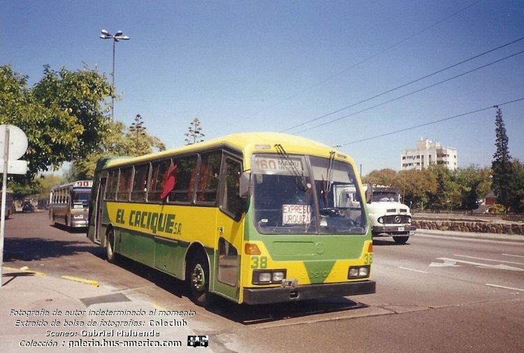 El Detalle OA 101 - El Cacique
THK 708 - ex patente M.316704

Líneas 160 (Mendoza), interno 38

Fotógrafo: Marcelo Scévola
Extraído de bolsa de fotografías del Coleclub
Scaneo: Gabriel Maluende
Colección: www.bus-america.com 

