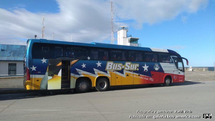 Scania K - Mascarello Roma 350 (para Chile) - Bus Sur
Bus Sur, unidad Lourdes

Fotografía y gentileza: Raúl Vich

Inusual puerta trasera para un servicio de larga distancia internacional, con nulo tráfico de intermedias
