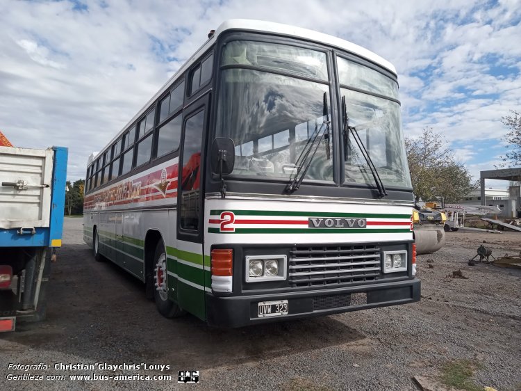 Volvo B10M - Cametal Nahuel II - Emp. Del Sur y Media Agua
UVW 323 - ex patente J.059522
[url=https://bus-america.com/galeria/displayimage.php?pid=65819]https://bus-america.com/galeria/displayimage.php?pid=65819[/url]
[url=https://bus-america.com/galeria/displayimage.php?pid=65821]https://bus-america.com/galeria/displayimage.php?pid=65821[/url]
[url=https://bus-america.com/galeria/displayimage.php?pid=65822]https://bus-america.com/galeria/displayimage.php?pid=65822[/url]

Emp.Del Sur y Media Agua, interno 2

Fotografía y gentileza: Christian "Glaychirs" Louys


Una novedad mas que nos aporta Christian, el restaurado de la Empresa Del Sur y Media Agua
