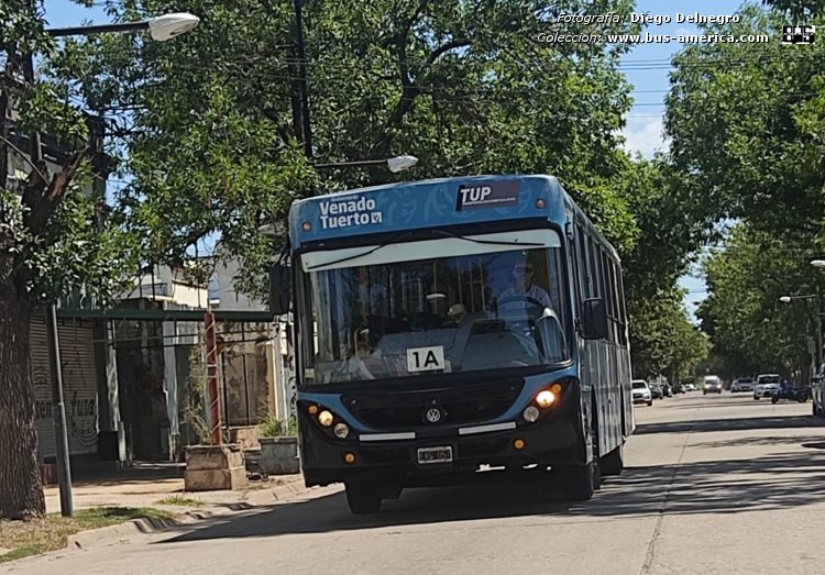 Volkswagen 17.210 OD - Ugarte Americano - TUP , Municipalidad V.Tuerto
EXG 057
[url=https://bus-america.com/galeria/displayimage.php?pid=60299]https://bus-america.com/galeria/displayimage.php?pid=60299[/url]

Línea 1A (Venado Tuerto), interno 13
Ex SEMTUR (Rosario), interno 52


Fotografía y gentileza: Diego Delnegro
