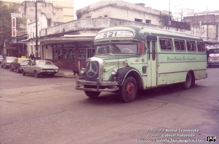 Mercedes-Benz LO 911 - Costa Brava - M.O.Tres Sargentos
Línea 521 (Pdo. Lanús), interno 6

Fotografía: Anibal Trasmonte
Scaneo: Gabriel Maluende
