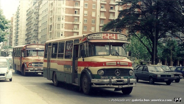 Mercedes-Benz LO 1114 - Crovara 7-82 - El Rápido del Sud
B.1881453 [adelante]

Línea 221 (Prov. Buenos Aires), interno 33

Fotógrafo: desconocido al momento
Extraído de bolsa de fotografías del Coleclub
Scaneo: Gabriel Maluende
Colección: www.bus-america.com
