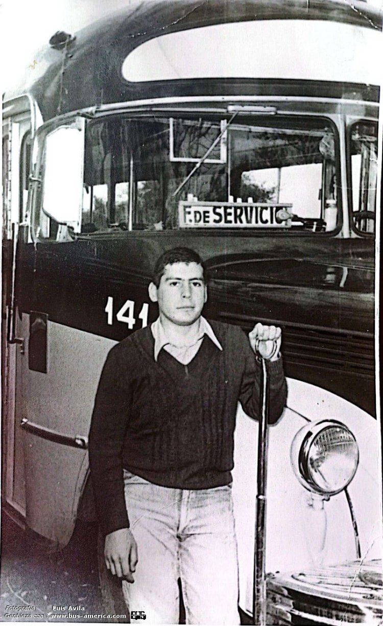 Mercedes-Benz L 312 - Luna - Centro
[url=https://bus-america.com/galeria/displayimage.php?pid=68750]https://bus-america.com/galeria/displayimage.php?pid=68750[/url]

Centro (Córdoba), interno C 141
Ex línea 116 (Córdoba)

Fotografía y gentileza: Luis Avila (al frente)
