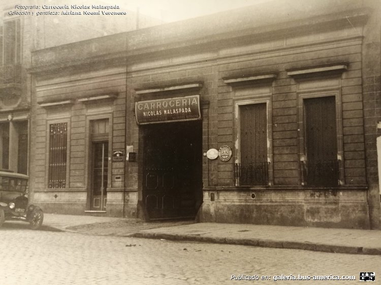 Fabrica Carrocería Nicolás Malaspada
Fotografía de: Carrocería Nicolás Malaspada
Colección y gentileza: Adriana Noemí Veronese

Vista de la fábrica sita en calle San Luis 3147, ciudad de Buenos Aires

