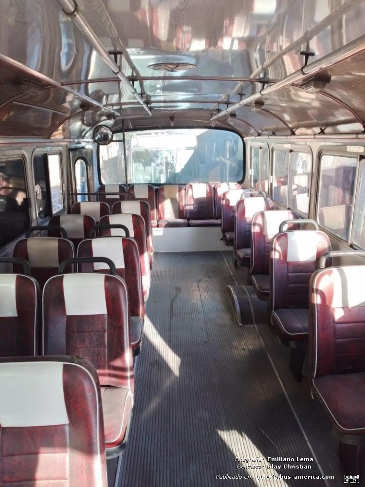 Mercedes-Benz LO 1114 - El Indio - Pedro de Mendoza [recreación M.López]
USF 750 - ex patente B.1577458
[url=https://bus-america.com/galeria/displayimage.php?pid=51524]https://bus-america.com/galeria/displayimage.php?pid=51524[/url]
[url=https://bus-america.com/galeria/displayimage.php?pid=51546]https://bus-america.com/galeria/displayimage.php?pid=51546[/url]
[url=https://bus-america.com/galeria/displayimage.php?pid=51547]https://bus-america.com/galeria/displayimage.php?pid=51547[/url]
[url=https://bus-america.com/galeria/displayimage.php?pid=51548]https://bus-america.com/galeria/displayimage.php?pid=51548[/url]

Línea 64 (Buenos Aires) [unidad de exposición]

Fotografía: Emiliano Lema
Gentileza: Glay Christian

Restaurado de la línea 64, de la etapa de Pedro de Mendoza
