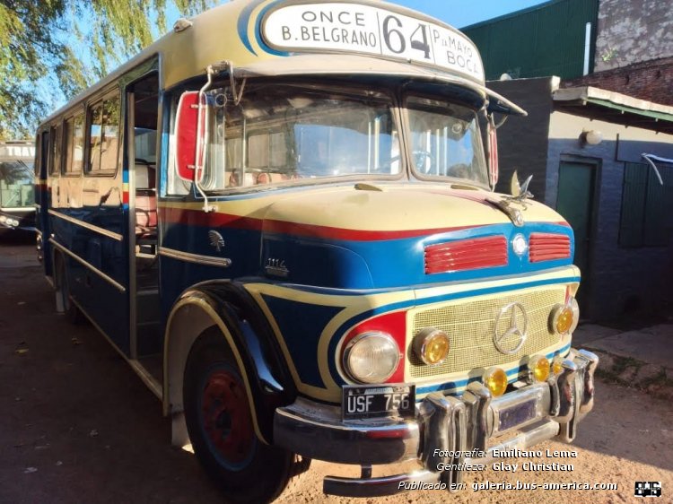 Mercedes-Benz LO 1114 - El Indio - Pedro de Mendoza [recreación M.López]
USF 750 - ex patente B.1577458
[url=https://bus-america.com/galeria/displayimage.php?pid=51524]https://bus-america.com/galeria/displayimage.php?pid=51524[/url]
[url=https://bus-america.com/galeria/displayimage.php?pid=51545]https://bus-america.com/galeria/displayimage.php?pid=51545[/url]
[url=https://bus-america.com/galeria/displayimage.php?pid=51546]https://bus-america.com/galeria/displayimage.php?pid=51546[/url]
[url=https://bus-america.com/galeria/displayimage.php?pid=51547]https://bus-america.com/galeria/displayimage.php?pid=51547[/url]

Línea 64 (Buenos Aires) [unidad de exposición]

Fotografía: Emiliano Lema
Gentileza: Glay Christian

Restaurado de la línea 64, de la etapa de Pedro de Mendoza

