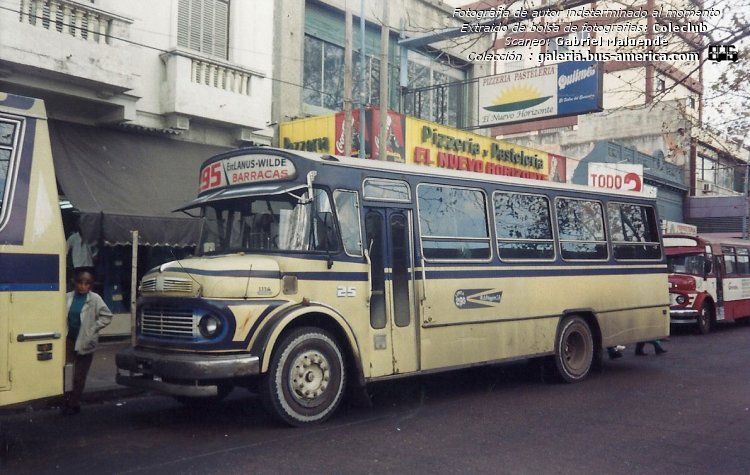 Mercedes-Benz LO 1114 - La Favorita 9-87 - M.O.O'Higgins
¿VGR 107?

Línea 295 (Prov.Buenos Aires), interno 25

Fotógrafo: desconocido al momento
Extraído de bolsa de fotografías del Coleclub
Scaneo: Gabriel Maluende
Colección: www.bus-america.com
