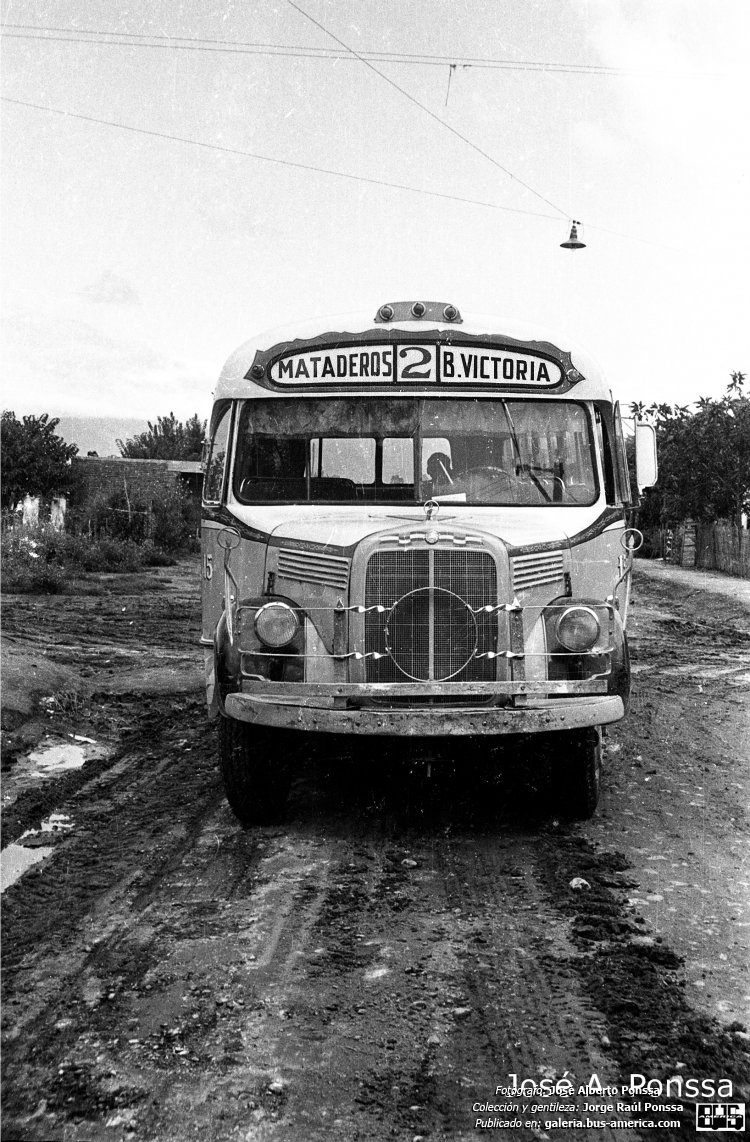 Mercedes-Benz L 312 - San Miguel
[url=http://galeria.bus-america.com/displayimage.php?pid=45981]http://galeria.bus-america.com/displayimage.php?pid=45981[/url]

Línea 2 (San Miguel de Tucumán), interno 15

Fotografo: José Alberto Ponssa
Colección y gentileza: Jorge Raúl Ponssa

