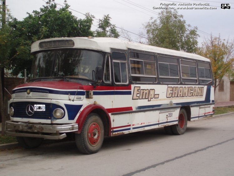 Mercedes-Benz LO 1114 - S.I.C.A. - Chancaní
X.418414 - WPF798
[url=http://galeria.bus-america.com/displayimage.php?pid=18372]http://galeria.bus-america.com/displayimage.php?pid=18372[/url]
[url=http://galeria.bus-america.com/displayimage.php?pid=19172]http://galeria.bus-america.com/displayimage.php?pid=19172[/url]
[url=http://galeria.bus-america.com/displayimage.php?pid=25775]http://galeria.bus-america.com/displayimage.php?pid=25775[/url]
[url=http://galeria.bus-america.com/displayimage.php?pid=42960]http://galeria.bus-america.com/displayimage.php?pid=42960[/url]

Expreso Chancaní, patente provincial ¿351?

Fotografía y gentileza: Antonio Pavlovcic

Para conocer sobre estos últimos modelos de la S.I.C.A. acceda a: 
[url=http://bus-america.com/ARcarrocerias/SICA/SICA-histoZ.htm] revista.bus-america.com SICA
[/url]
