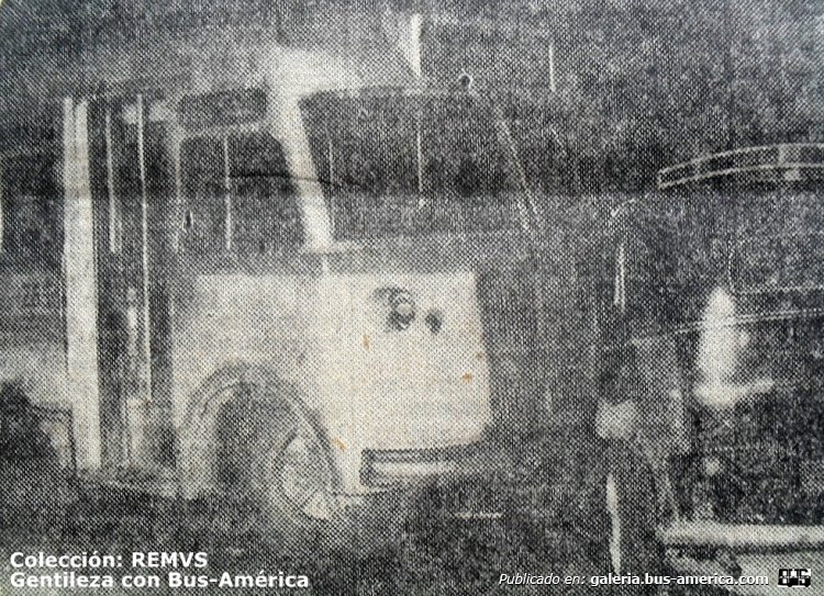 Isotta Fraschini - Caproni (en Argentina)
Línea 60 - Interno ¿26?

Fotografía: Diario El Argentino
Colección y gentileza: REMVS

