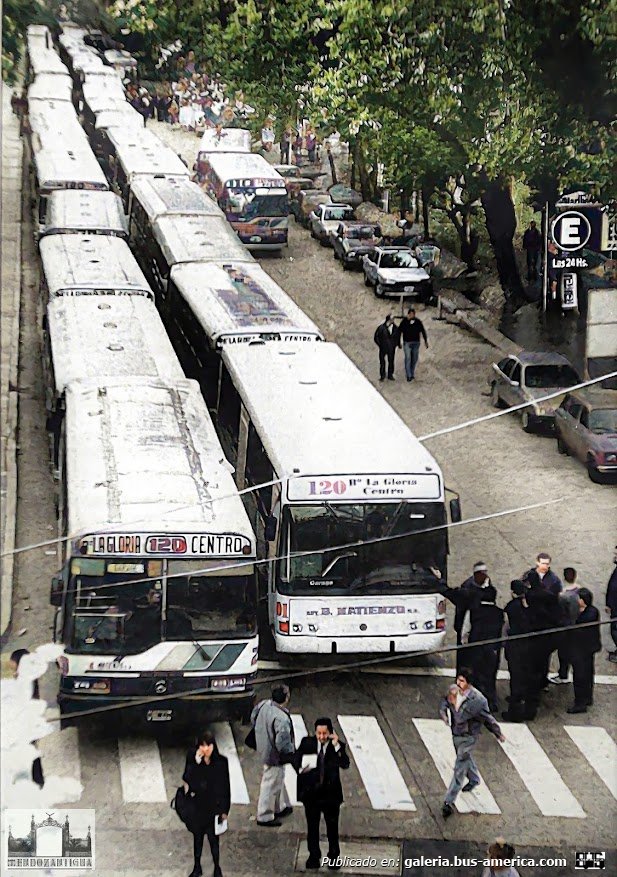 Mercedes-Benz OH 1621 L - Marcopolo Torino GV - B.Matienzo
Foto Mendoza Antigua
Palabras clave: FURLABUS