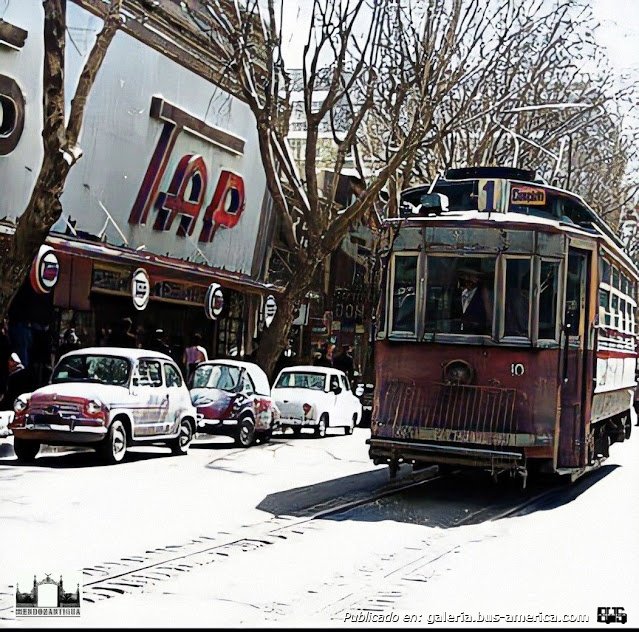 Ragheno (en Argentina) - Agua y Energía 
Línea 1 (Mendoza), interno 10

Fotógrafo: desconocido
Fotografía de diario: desconocido
Colección fotografica de y extraída de: [url=https://mendozantigua.blogspot.com/2023/04/choferes-de-omnibus-de-pasajeros.html]Mendoza Antigua[/url]
Palabras clave: Furlabus
