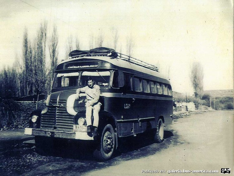 Leyland Comet - Coop. Los Lagos
841

Coop. Los Lagos (Prov. Neuquén), interno LE69
Ex Autorrutas Argentinas (Ter. Neuquén)

Fotografía: Hector Monti
Posteada en: Zapala escribe su historia
Extraído de: Mas Neuquén
Palabras clave: FURLABUS