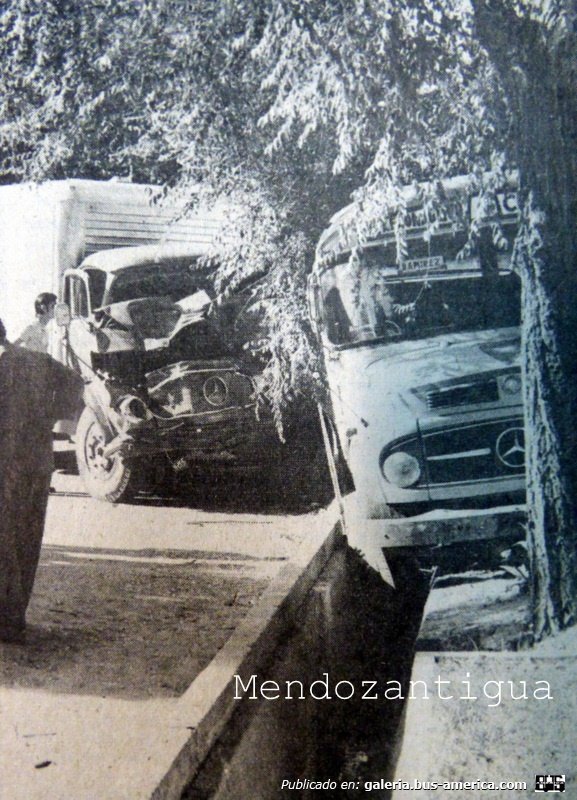 Mercedes-Benz LO 1112 - Braje-Ortega - H. Yrigoyen 
[url=https://bus-america.com/galeria/displayimage.php?pid=39381]https://bus-america.com/galeria/displayimage.php?pid=39381[/url]
[url=http://galeria.bus-america.com/displayimage.php?pid=39432]http://galeria.bus-america.com/displayimage.php?pid=39432[/url] [1º]
[url=http://galeria.bus-america.com/displayimage.php?pid=42974]http://galeria.bus-america.com/displayimage.php?pid=42974[/url]

Línea 4 (Mendoza), interno 4

Fotografo: indeterminado de momento
Fotografía de diario: indeterminado de momento
Extraído de: [url=https://mendozantigua.blogspot.com/2019/12/choque-entre-un-omnibus-de-la-linea-4-y.html]Mendoza antigua[/url]
Palabras clave: FURLABUS